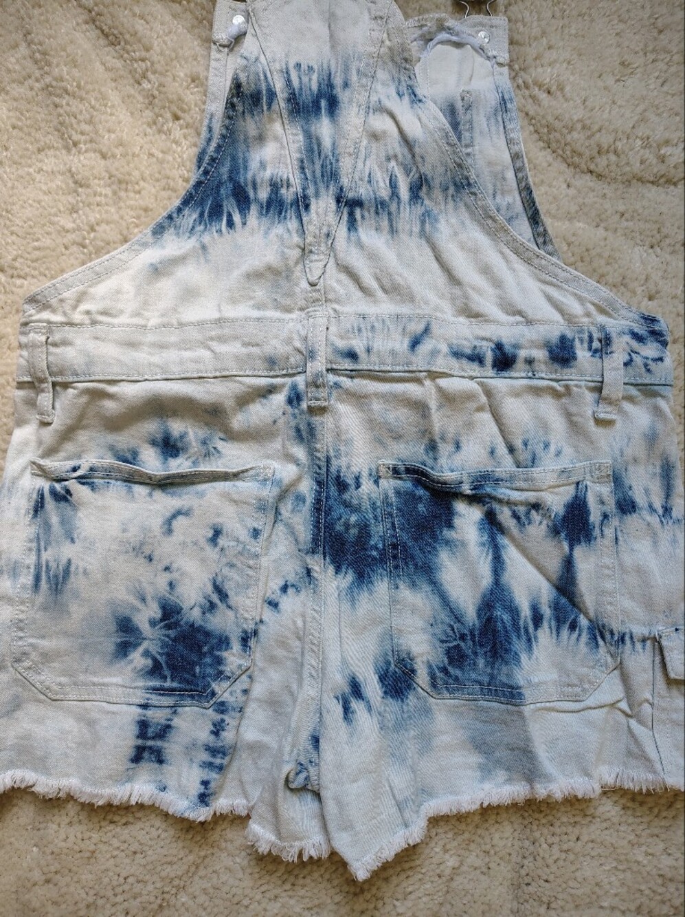 No Boundaries Women's Medium Tie-Dye Denim Short Overalls in White & Blue - Picture 7 of 10